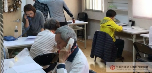 經濟日報 壁虎義賣寒冬送暖助老盟